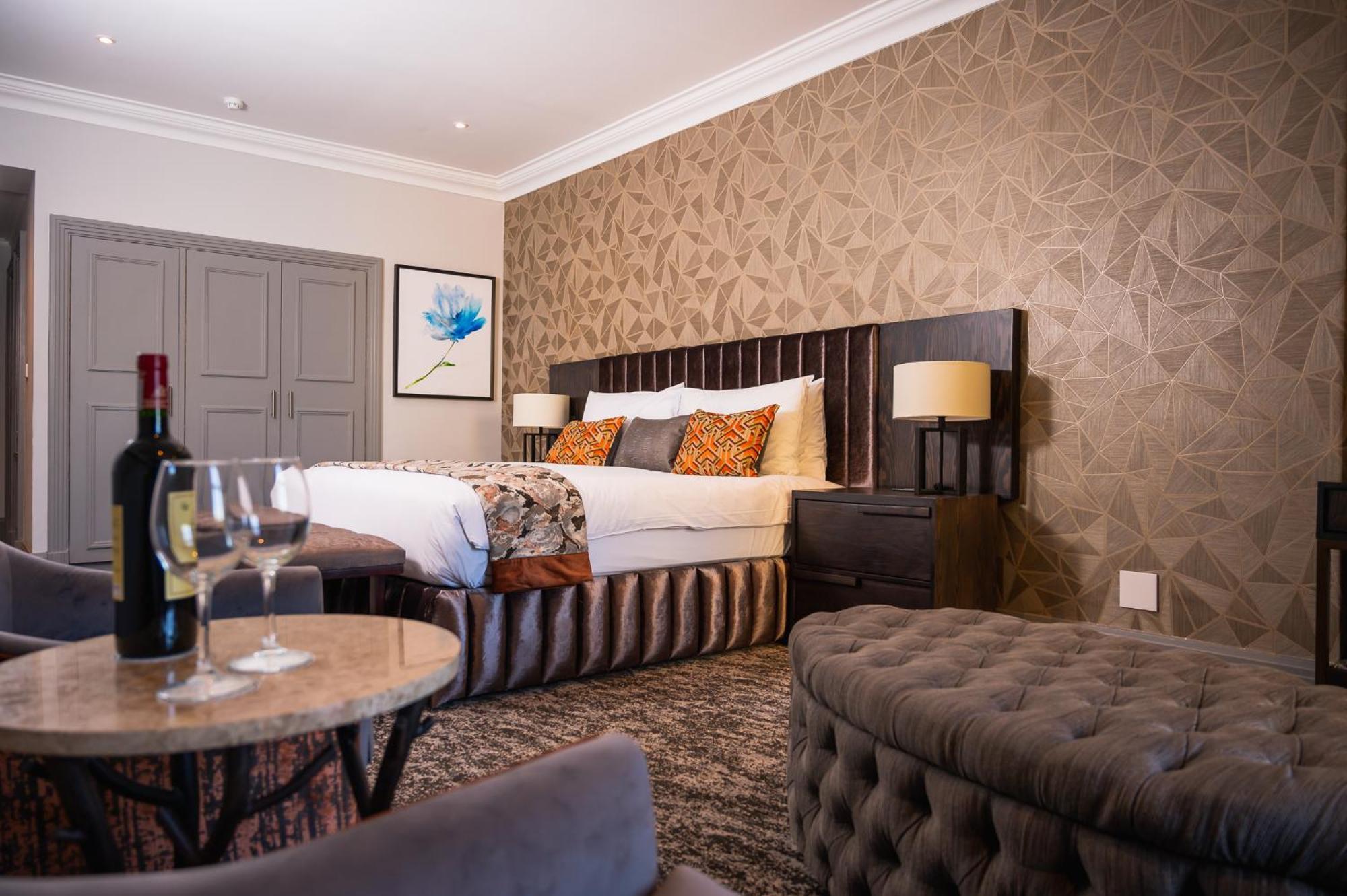 Golden Horse Hotel Питермарицбург Экстерьер фото