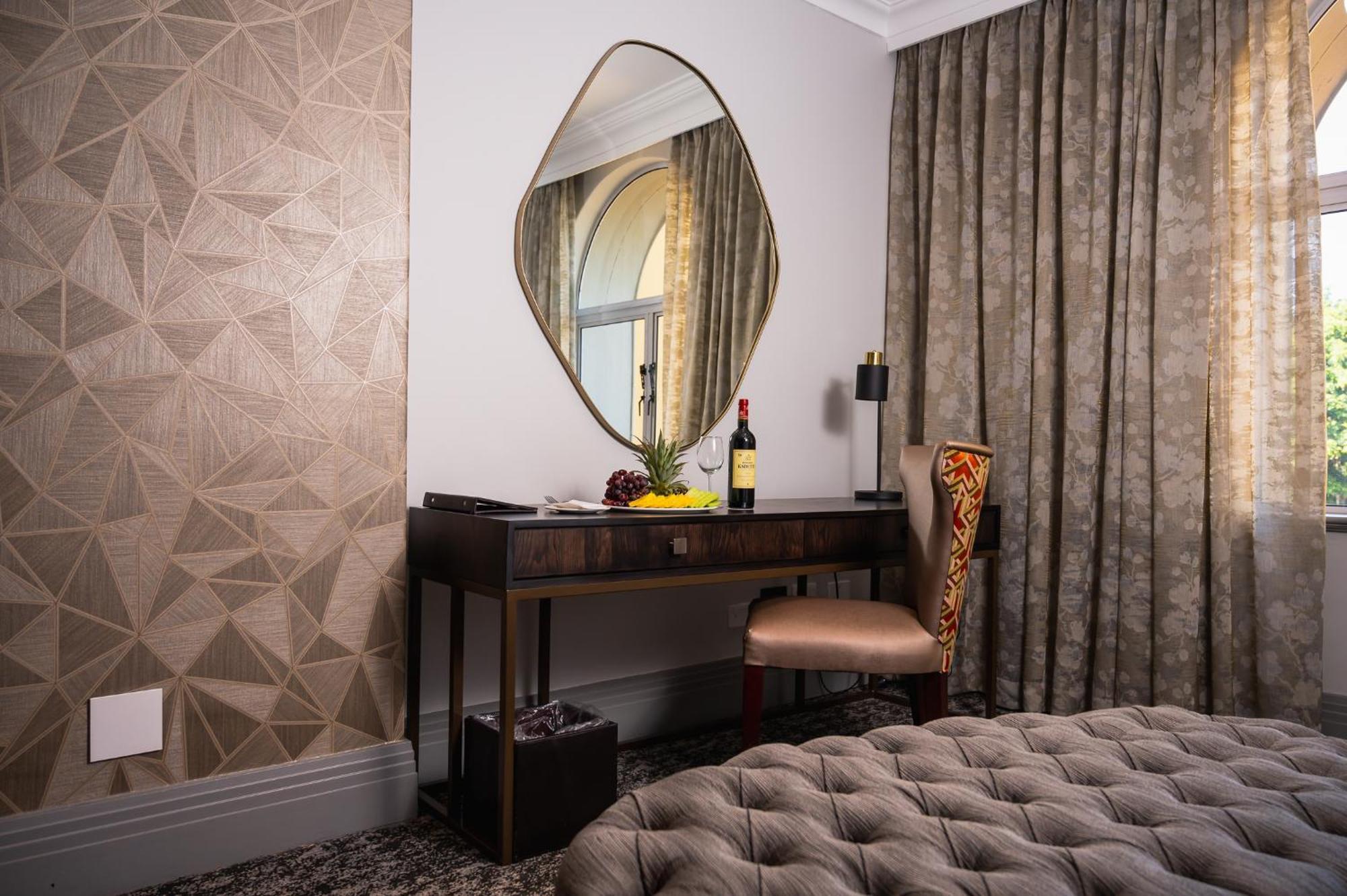 Golden Horse Hotel Питермарицбург Экстерьер фото